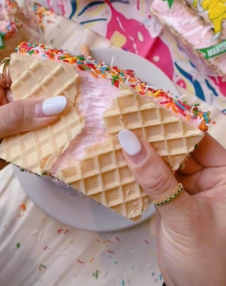 Bonza Snowballs - Neapolitan Wafers - The Online Lolly Shop